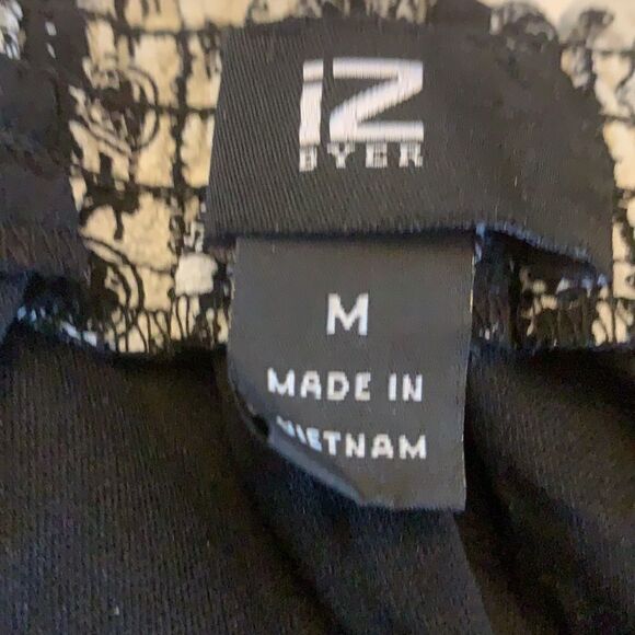 IZ Byer off the shoulder, spaghetti straps, black/ white paisley blouse Size M - Picture 8 of 8